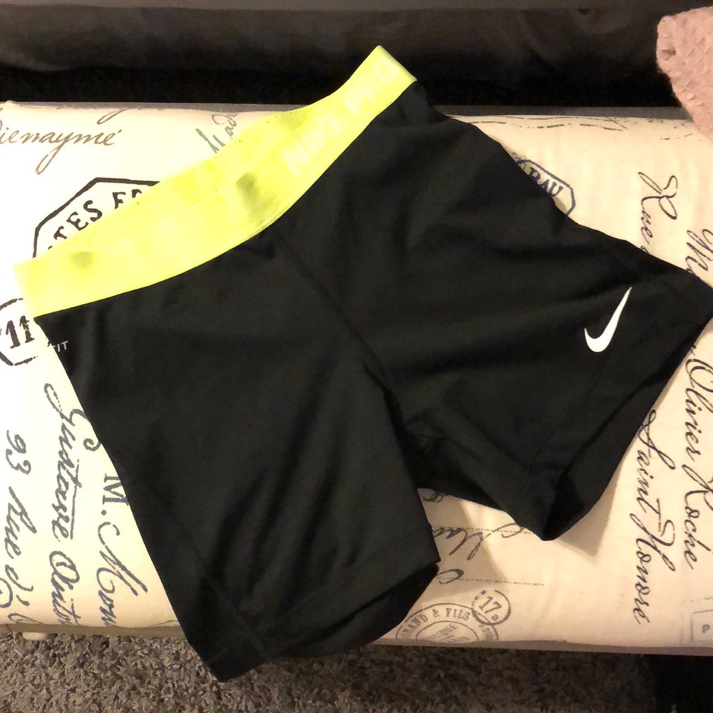 Black Nike Pros